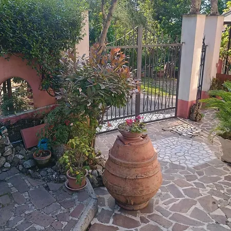 Bed & Breakfast Fabra Casa Mia E Non Solo 3*